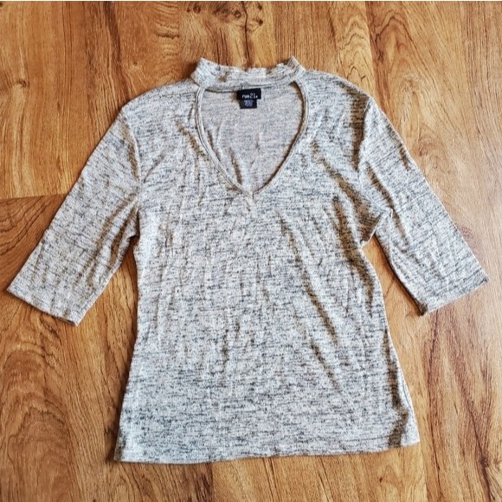 Beige Rue21 Keyhole Top - Picture 3 of 10